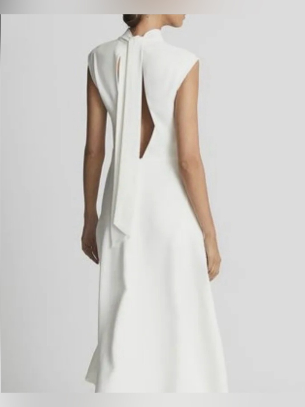 NEW REISS Livvy Open Back Midi Dress in White Size 8
Open Back Tie Neck